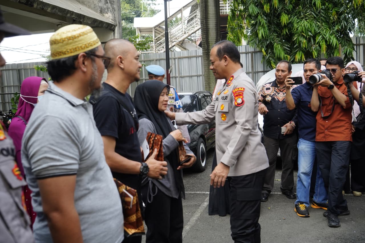 Kapolda Metro Jaya Tinjau Lokasi Kebakaran Aspol Kalideres, Berikan Dukungan kepada Anggota Terdampak