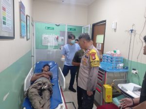 Bhabinkamtibmas Krendang Sigap Tindak Laporan Warga, Korban Jatuh ke Kali Berhasil Dievakuasi ‎