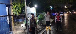 Genangan Air di Daan Mogot, Polisi Cengkareng Sigap Atur Lalu Lintas ‎