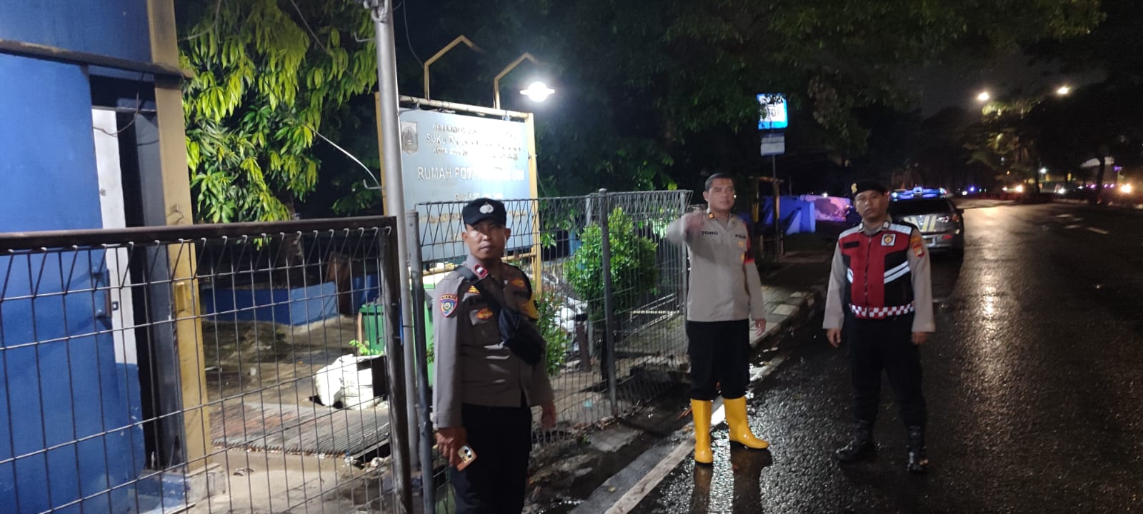 Genangan Air di Daan Mogot, Polisi Cengkareng Sigap Atur Lalu Lintas ‎