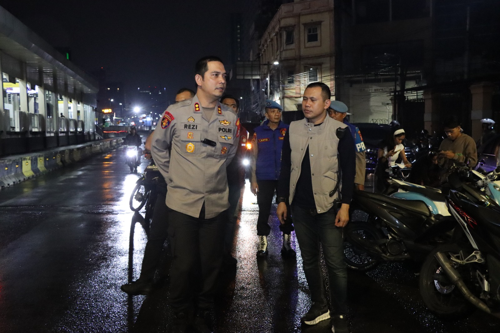 Polres Metro Jakbar Intensifkan Patroli Dini Hari, Dua Pembawa Obat Terlarang Terjaring
