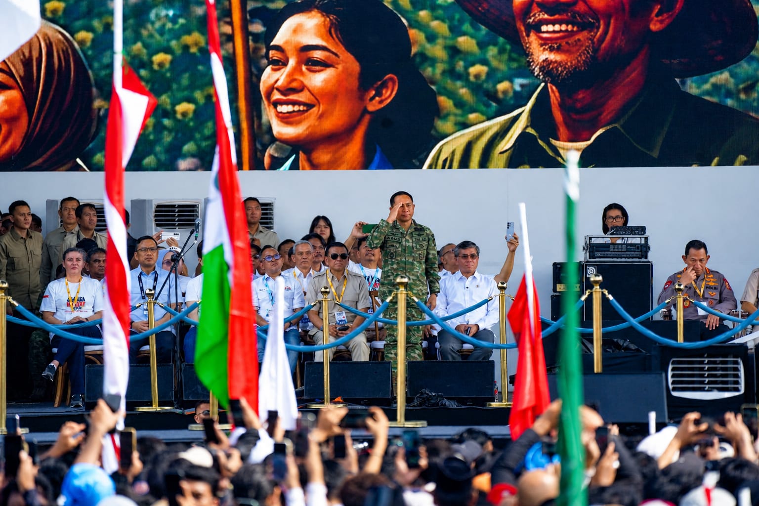 Panglima TNI Dampingi Presiden RI Hadiri Hari Buruh Internasional