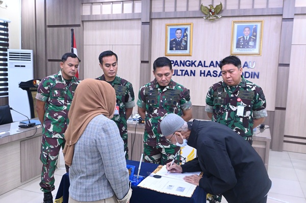 Danlanud Sultan Hasanuddin Saksikan Tahap Akhir Pelepasan Hak Tanah Pengganti Aset TNI AU Becakayu