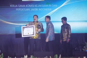 Jaksa Agung Raih Special Award Lifetime Achievement, Tegaskan Integritas Jadi Pilar Penegakan Hukum