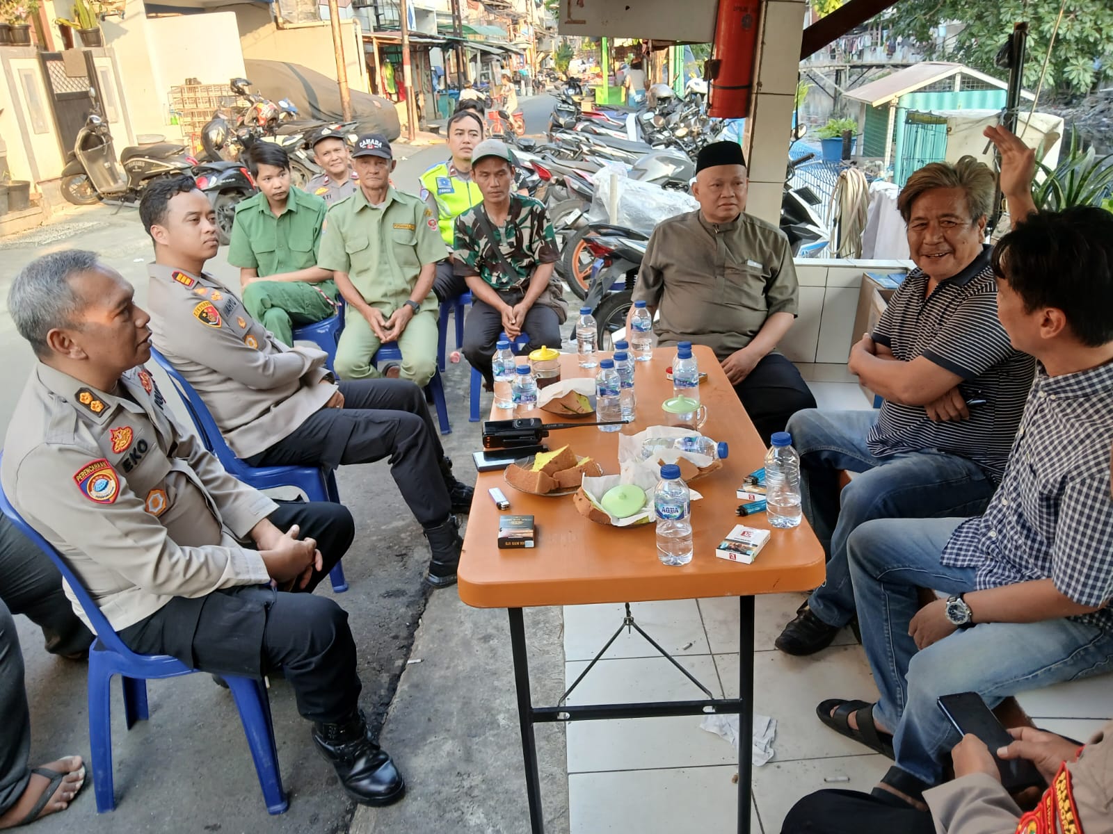 Jaga Jakarta+ Jayakarta On The Spot, Polres Jakbar dan Warga Angke Perkuat Sinergi Jaga Kamtibmas