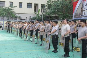Polres Metro Jakarta Barat Tingkatkan Kemampuan Personel Melalui Latihan Dalmas Rutin