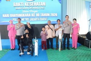 Sambut Hari Bhayangkara ke-80, Polres Metro Jakarta Barat Gelar Bakti Kesehatan untuk Ratusan Masyarakat