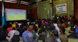 Kodim 1714/Puncak Jaya Gelar Nobar Piala Dunia 2026, Pererat Keakraban Bersama Masyarakat