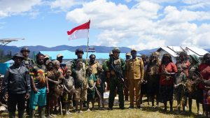 Tembus Medan Ekstrem, Koops TNI Habema Berhasil Salurkan 2 Ton Bantuan Kemanusiaan ke Tiga Distrik di Kabupaten Puncak      