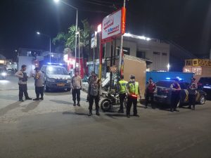 Amankan Wilayah, Kapolsek Bekasi Barat Pimpin Patroli Skala Besar
