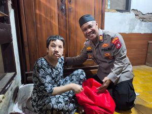 Berempati dan Peduli, Kapolsek Bekasi Barat Kunjungi Anak Yatim Disabilitas Di Kranji
