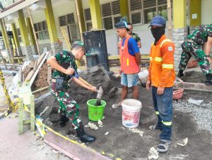 TNI Hadir untuk Pendidikan, Koramil 05/Bantargebang Bantu pengerjaan Rehab Ruang Kelas SMKN 2 Kota Bekasi