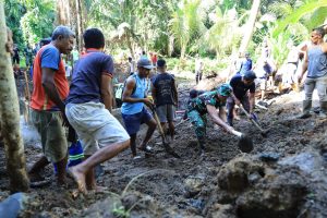 Wujudkan Impian Warga, Satgas TMMD ke-126 Kodim 1505/Tidore Genjot Pembangunan Sumur Air Bersih