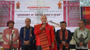 “Harmony of Batak Toba’s Ulos”: Glorious Institute Padukan Bahasa Inggris dan Budaya Lokal