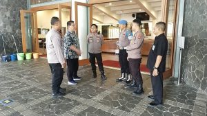 Polsek Kebon Jeruk Pastikan Pengamanan Ibadah Paskah Berjalan Optimal di Gereja Santo Andreas