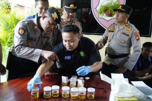 Wakapolres Jakbar Beri Arahan di Dua Polsek, Tekankan Disiplin dan Pelayanan Humanis