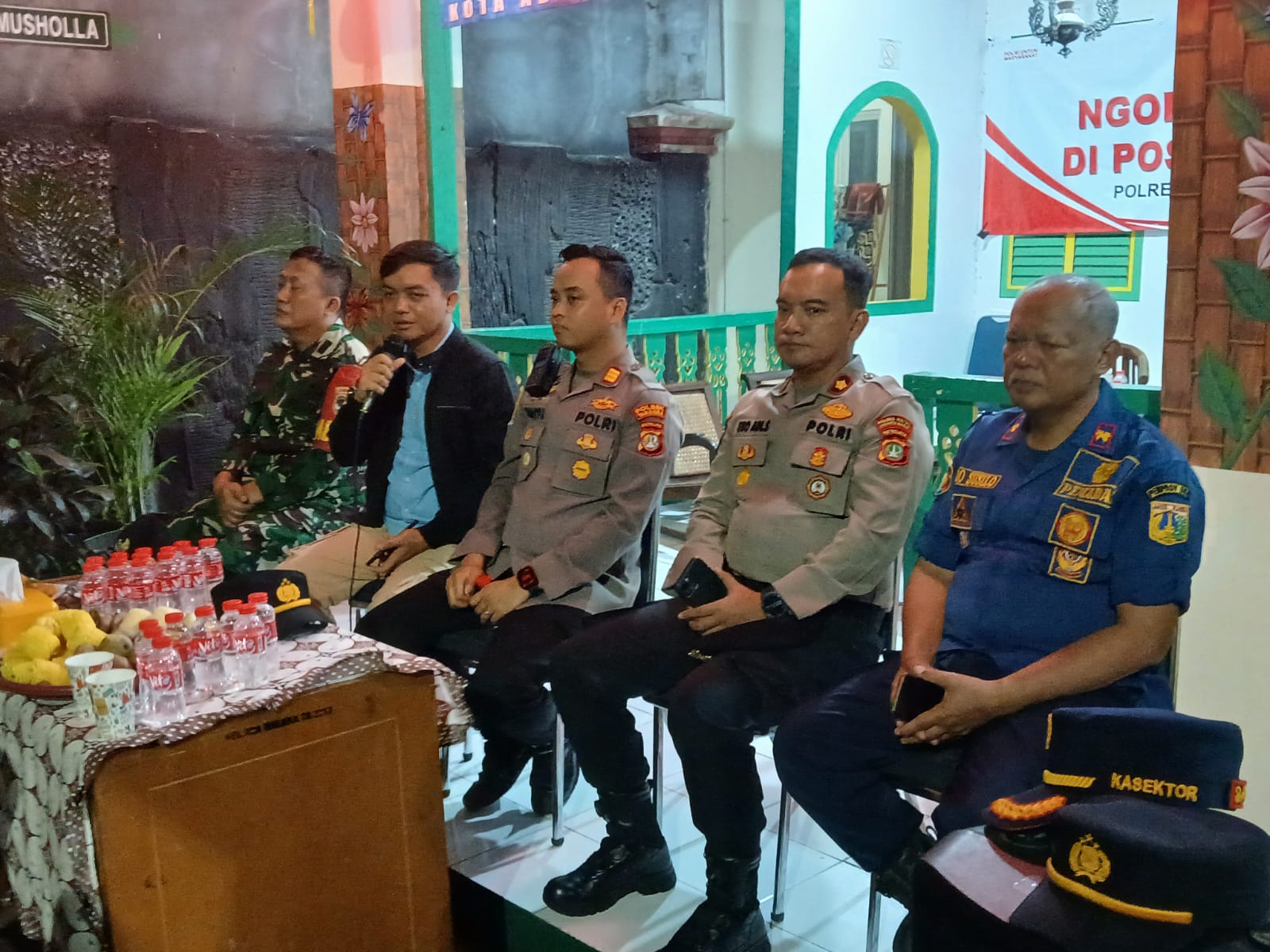 Kapolsek Metro Tambora & Camat Tambora Ngopi Bareng Kamtibmas Bersama Warga Kelurahan Roa Malaka
