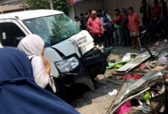 Mobil SPPG MBG Tabrak 4 orang PKL ‎Dan satu korban Mengalami Kritis ‎