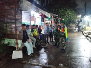 Patroli Malam Koramil 04/Jati Asih, Jalan Kaki dan Berkendara Demi Ciptakan Wilayah Aman dan Kondusif