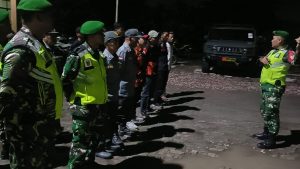 Patroli Maung dan Motor Babinsa Koramil 03/Teluk Pucung, Ajak Warga Bersama Jaga Kamtibmas Lingkungan