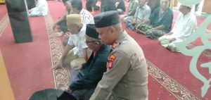 Empati dan Peduli Kapolsek Bekasi Barat Takziah Warga Yang Meninggal