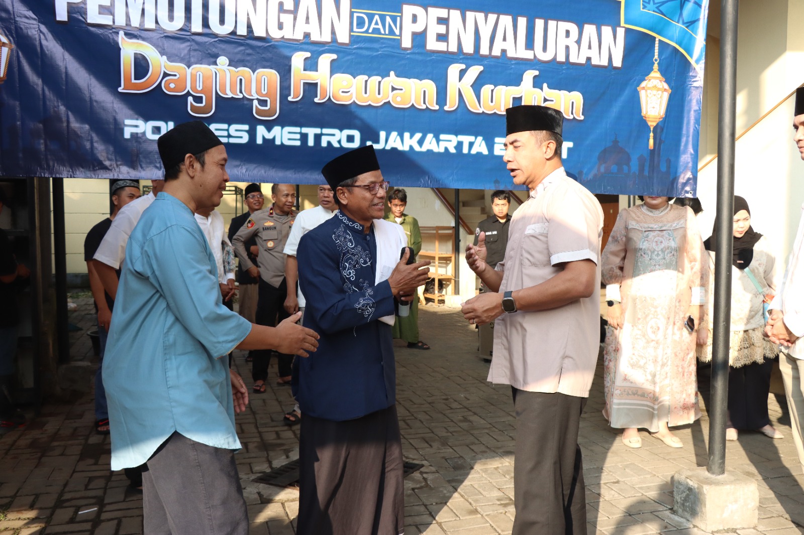 Shalat Idul Adha 1447 H dan Penyerahan Hewan Qurban, Polres Jakbar Pererat Silaturahmi dan Kepedulian
