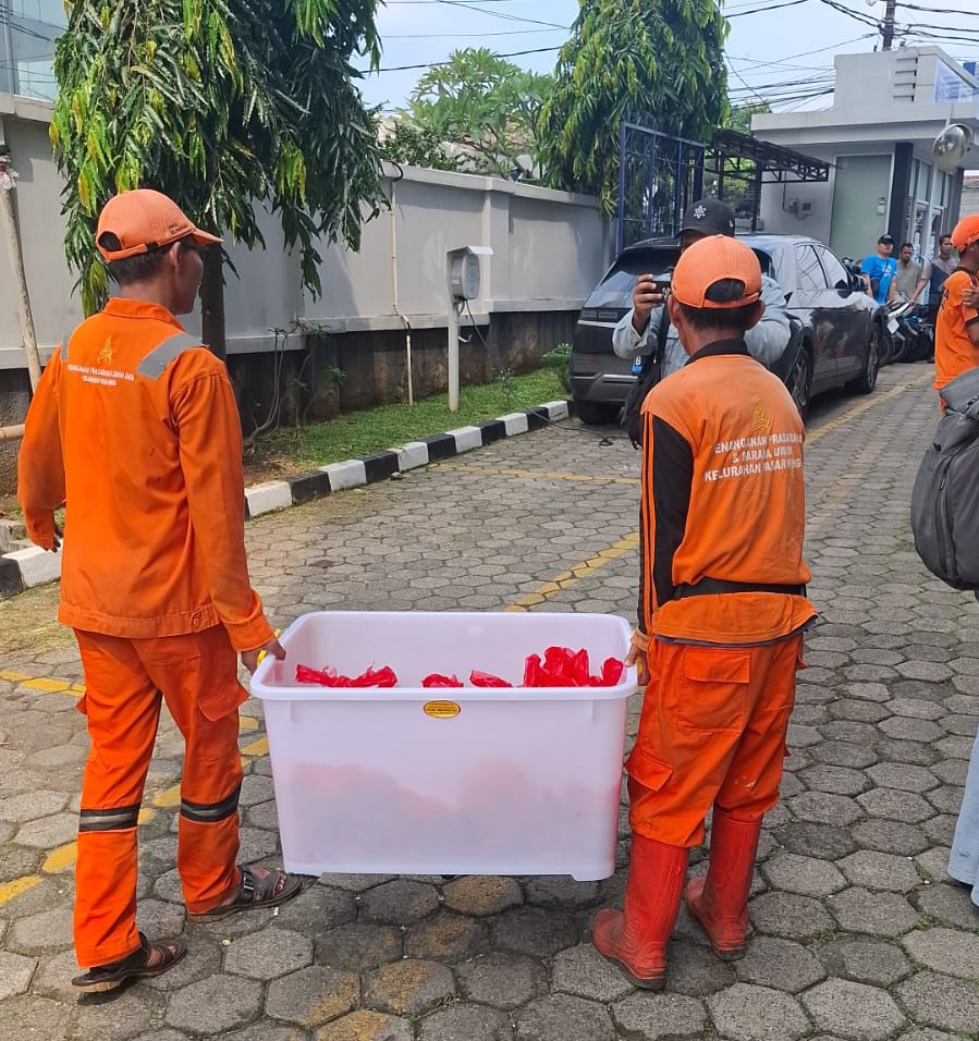 BRI Peduli Iduladha 2026: Kurban 2 Sapi dan 7 Kambing untuk Warga Pasar Minggu