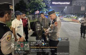 Pastikan Wilayah Aman, Kapolsek Polsek Bekasi Barat Pimpin Razia Stasioner dan Patroli Skala Sedang