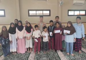 Rabu Berkah Kapolsek Bekasi Barat Berikan Santunan Kepada Anak Yatim di Kotabaru