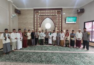 Cooling System Kapolsek Bekasi Barat Sholat Jumat di Masjid Al-Huda Kotabaru