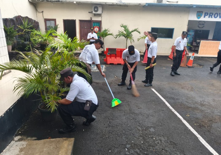 Kapolsek Bekasi Barat Pimpin Apel Pencanangan Jaga Jakarta Bersih dan Asri