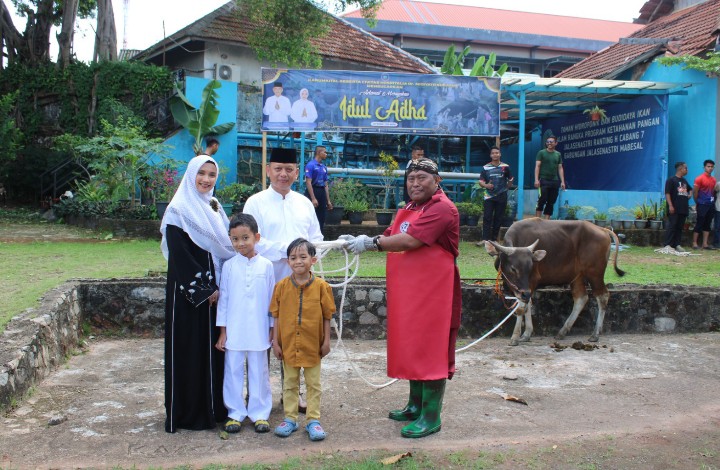 PERINGATI HARI RAYA IDUL ADHA 1447 H, RUMKITAL Dr. MIDIYATO SURATANI GELAR PENYERAHAN DAN PENYEMBELIHAN HEWAN QURBAN