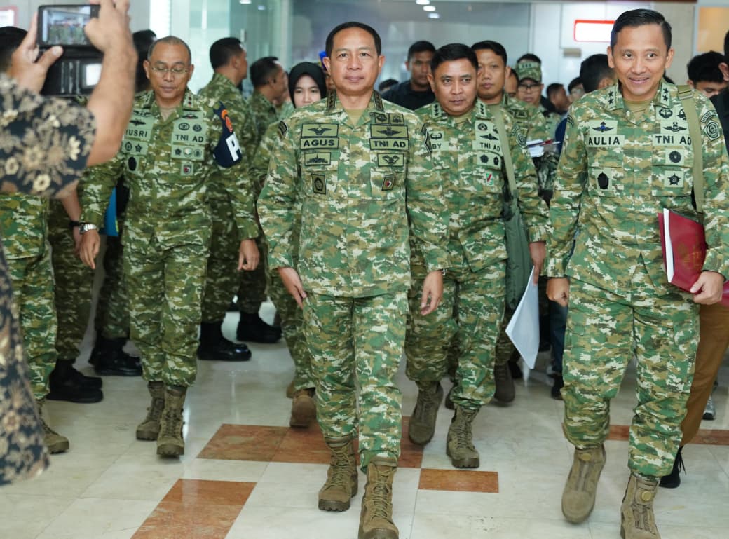 Panglima TNI Hadiri Raker Bersama Komisi I DPR RI Bahas Dinamika Geopolitik dan Misi Perdamaian Dunia      