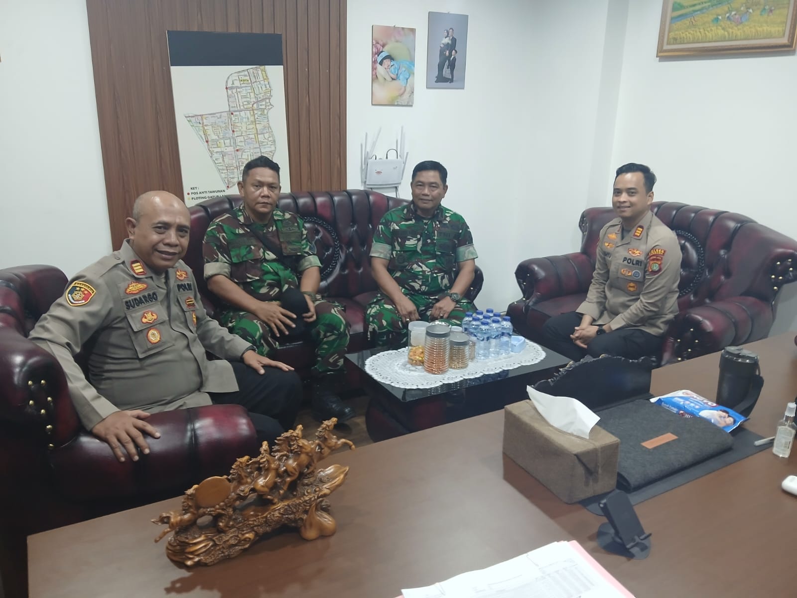 Sinergitas TNI-Polri, Kapolsek Tambora Sambut Hangat Kunjungan Danramil 02 Tambora