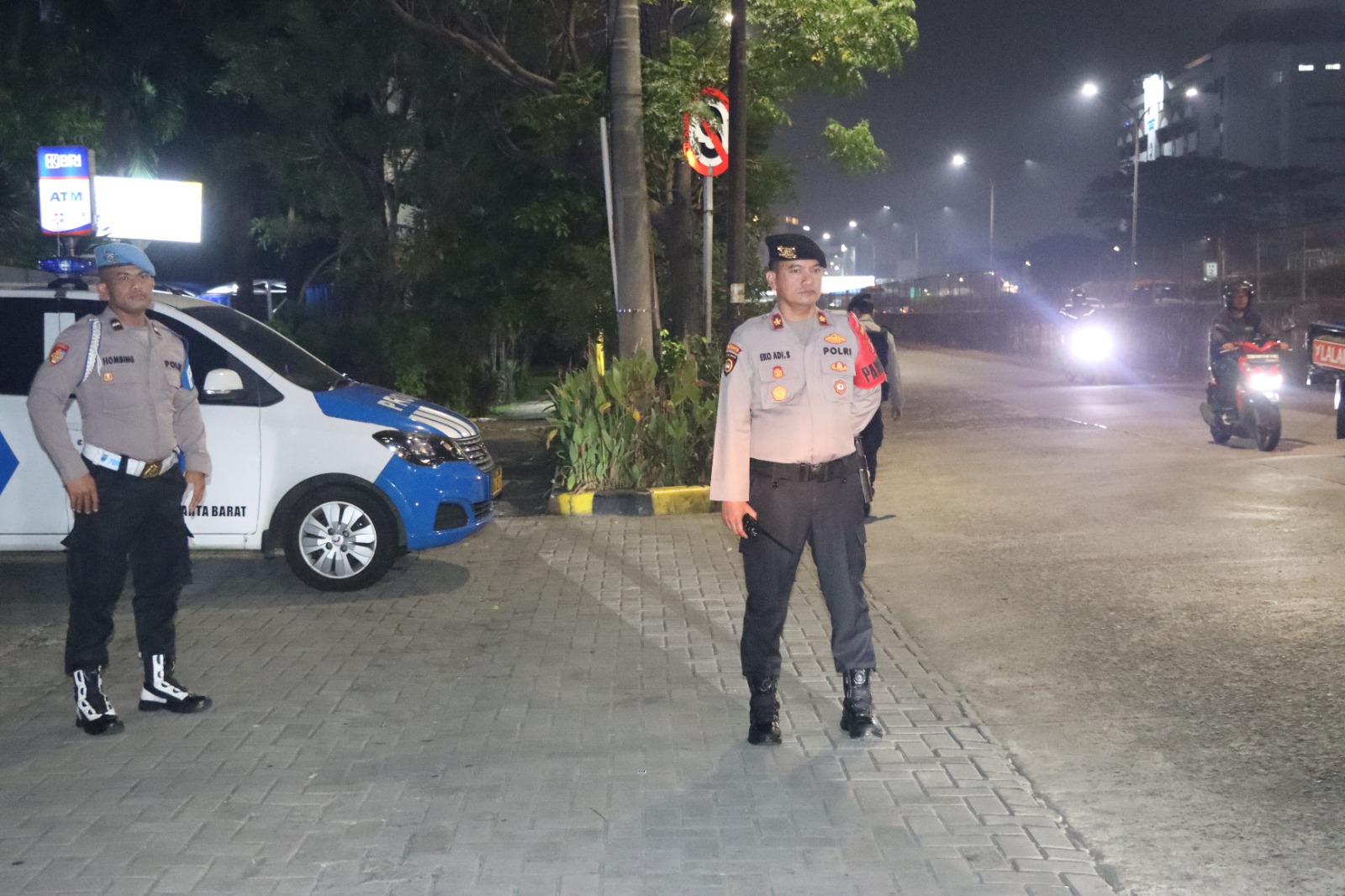Patroli Dini Hari, Polisi Hadir Menjaga Rasa Aman Warga Jakarta Barat