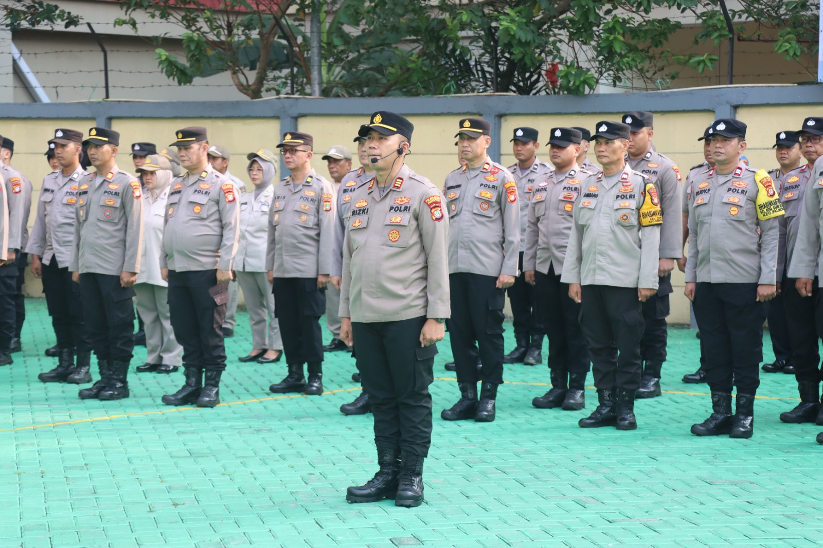 226 Personel Ikuti Apel Pagi Jam pimpinan, Polres Jakbar Perkuat Komitmen Pelayanan Prima