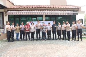Sambut Hari Bhayangkara ke-80, Polres Metro Jakbar Gelar Bakti Religi Bersih Bersih di Tempat Ibadah Lintas Agama