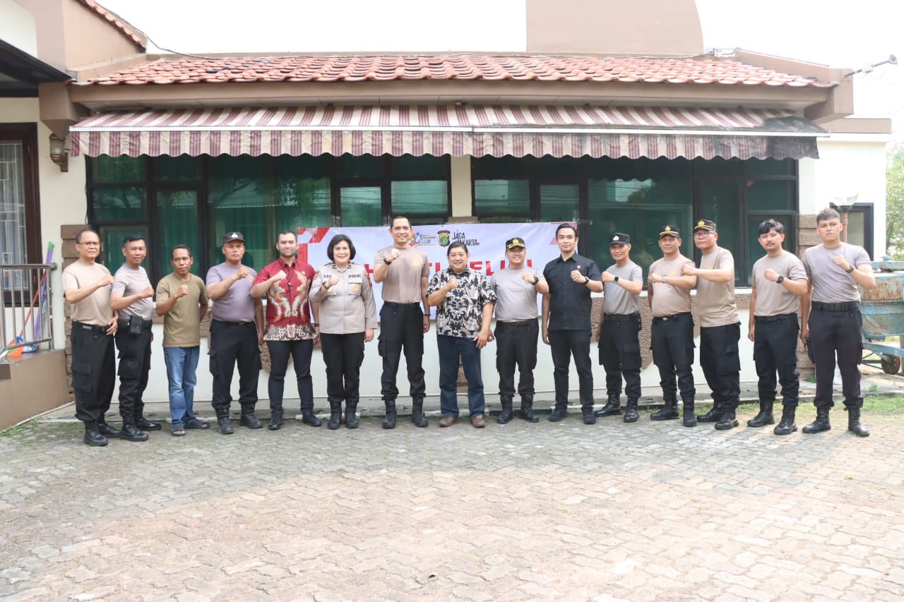 Sambut Hari Bhayangkara ke-80, Polres Metro Jakbar Gelar Bakti Religi Bersih Bersih di Tempat Ibadah Lintas Agama