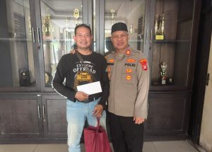 Kapolsek Bekasi Barat Berikan Santunan kepada Keluarga Awak Media yang Sedang Menghadapi Musibah