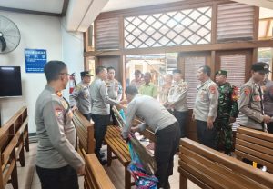 Bhakti Religi Polres Metro Bekasi Kota di Gereja Kristen Jawa Bekasi Barat Sambut HUT Bhayangkara ke-80