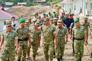 Wapang TNI Tinjau Yonif TP 842/Badak Sakti, Dukung Pertahanan dan Ekonomi Daerah   