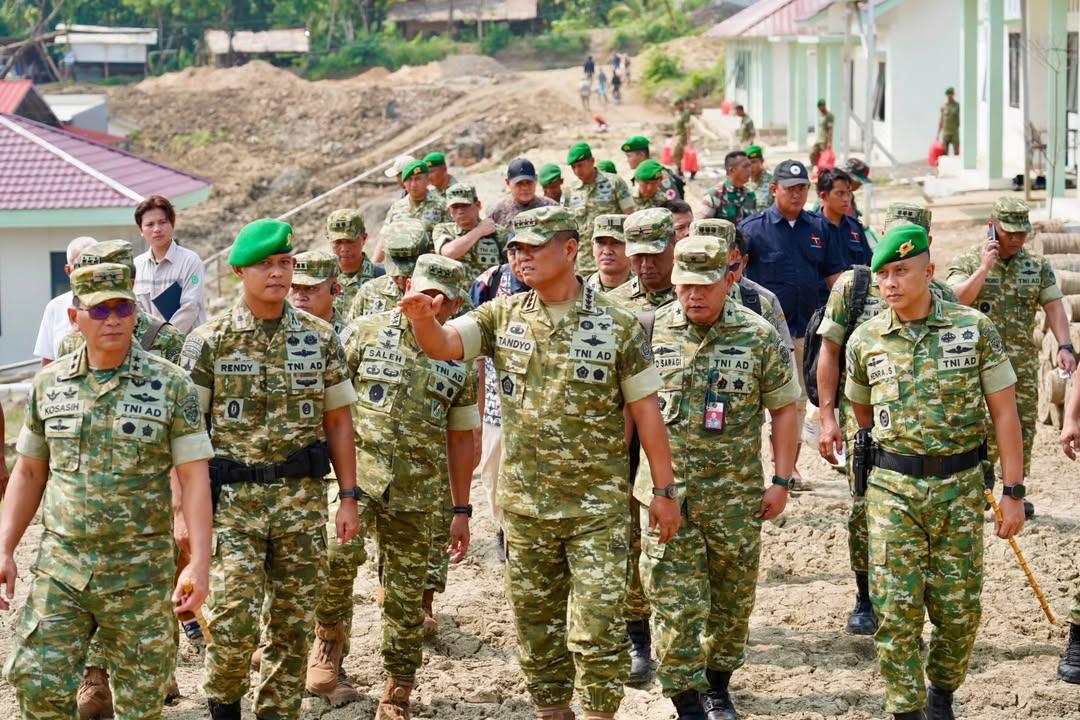Wapang TNI Tinjau Yonif TP 842/Badak Sakti, Dukung Pertahanan dan Ekonomi Daerah   