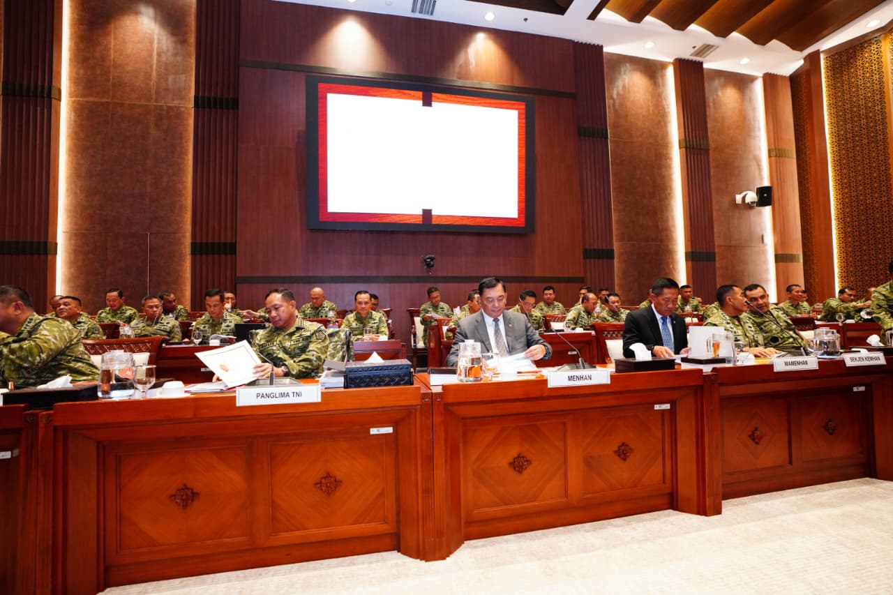 Panglima TNI dan Menhan RI Hadiri Raker Bersama Komisi I DPR RI      