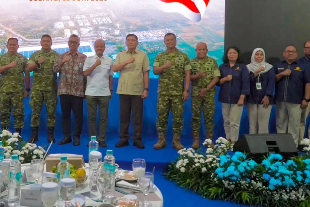 Wapang TNI Bersama Menhan RI Tinjau Lokasi Industri Strategis dan Yonif TP 938/Pancasona di Jawa Barat   