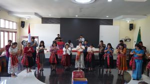 Pemberangkatan Kontingen Pesparawi Sumut Asal Kabupaten Toba ke Pesparawi Nasional XIV di Papua Barat Daya