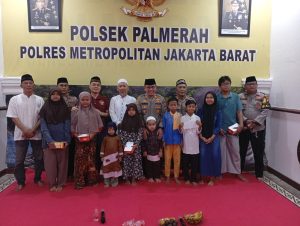 Peringati Hari Bhayangkara ke-80, Polsek Palmerah Berbagi Kebahagiaan Bersama Anak Yatim