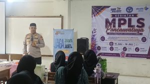 Jaga Jakarta On The Spot, Kapolsek Bekasi Barat Bekali Siswa Baru SMK Nurjamilah tentang Disiplin dan Meraih Cita-cita