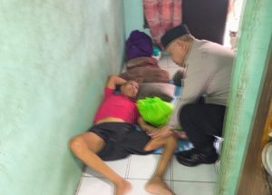 Jaga Jakarta On The Spot, Kapolsek Bekasi Barat Kunjungi Warga Sakit dan Lansia, Salurkan Bantuan Sembako